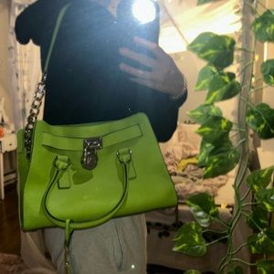 GREEN MICHAEL KORS PURSE GENTLY USED WITH SILVER CHAIN, KEY AND LOCK